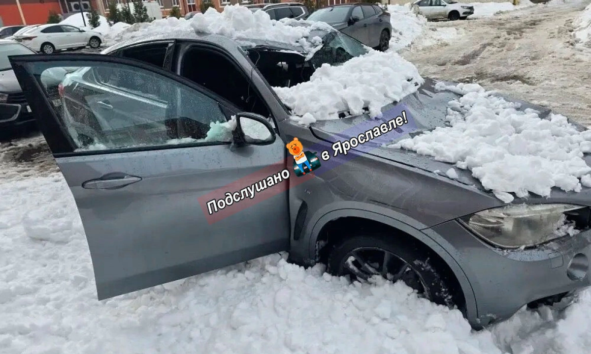 Ярославская прокуратура проверит сход снега на автомобиль с грудным ребенком