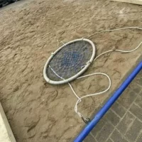 В Ярославле незакрепленные качели придавили ребенка