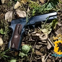 В Ярославле сотрудники магазина спрятали женщину от преследователя с пистолетом