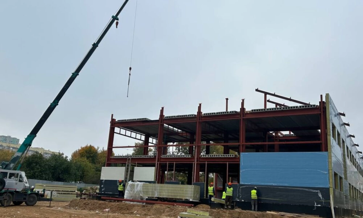 Правительство области и прокурор контролируют строительство поликлиники в Ярославле