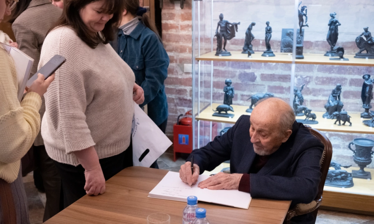 В Музее Орлова представили книгу «Ярославские истории» В Музее Орлова представили книгу «Ярославские истории»