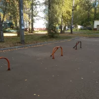 Суд обязал ярославца демонтировать парковочный барьер-блокиратор во дворе