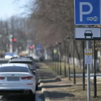 Парковка в Ярославле в ночное время стала бесплатной
