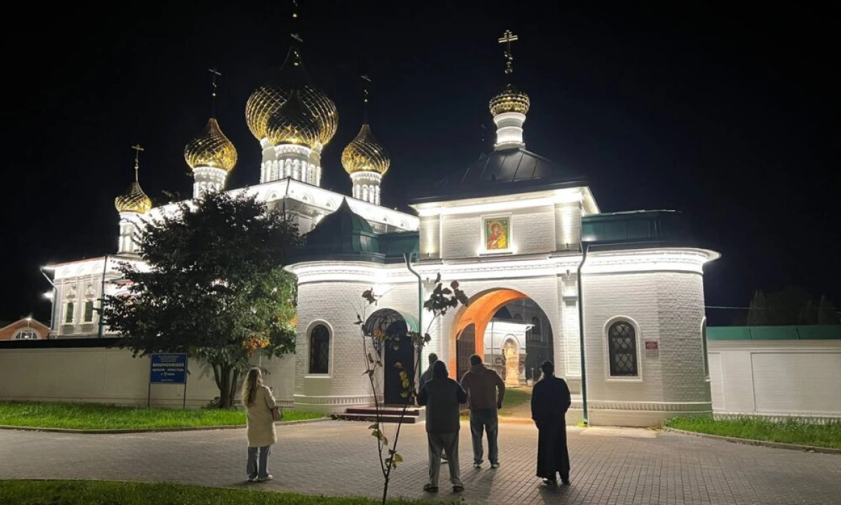 Еще пять храмов в Ярославской области украсила архитектурная подсветка Еще пять храмов в Ярославской области украсила архитектурная подсветка