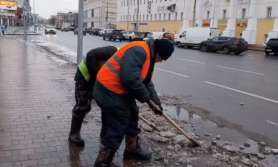 Ярославцам объяснили, зачем фотографируют рабочих на уборке улиц