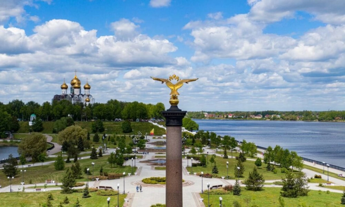 Уставшая от шума ярославна сообщила о летящем на Стрелку «дроне с боеприпасами» Уставшая от шума ярославна сообщила о летящем на Стрелку «дроне с боеприпасами»