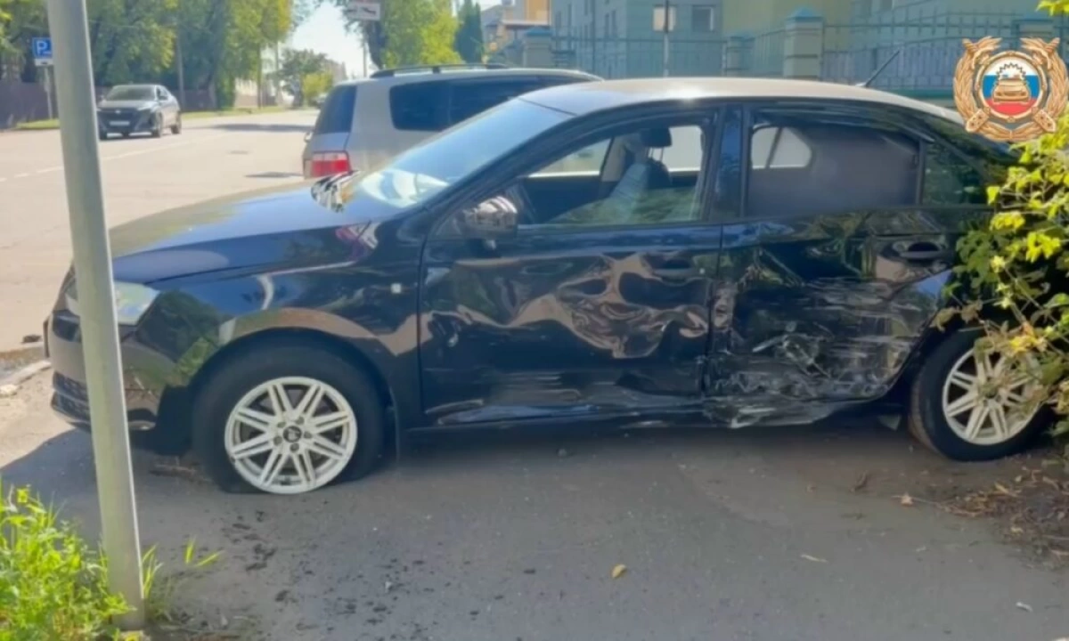 В Ярославской области иномарка-участница ДТП сбила трех человек на тротуаре