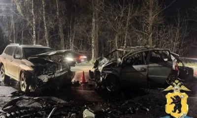 &laquo;Вытащили ребенка&raquo;: в Ярославле в лобовом ДТП пострадали три человека