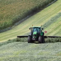 Михаил Евраев представил достижения ярославских аграриев на площадке СберСити в Москве