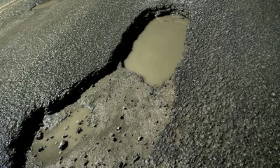 Мэрия Ярославля заплатит почти полмиллиона за попавший в яму «Кадиллак»