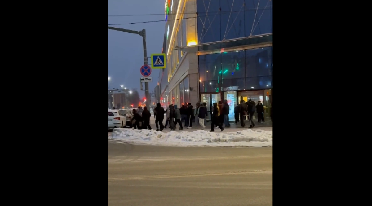 Мэр Ярославля прокомментировал массовую драку молодежи в &laquo;Ауре&raquo;