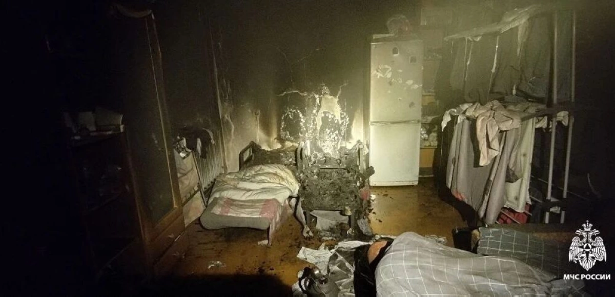 Рыбинские огнеборцы спасли собаку из горящей квартиры