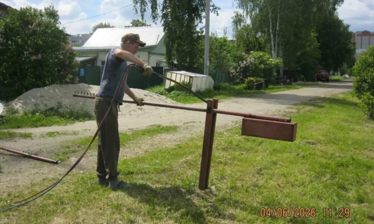 «Это частная собственность»: в Ярославле жители требуют от властей вернуть срезанный шлагбаум «Это частная собственность»: в Ярославле жители требуют от властей вернуть срезанный шлагбаум