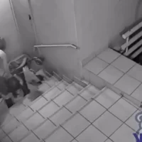 &laquo;Чтоб ты сдохла, тварь&raquo;: в Ярославле опубликовано шок-видео избиения ребенка-инвалида