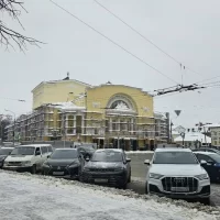 В Ярославле предложили убрать парковку рядом с памятником Федору Волкову