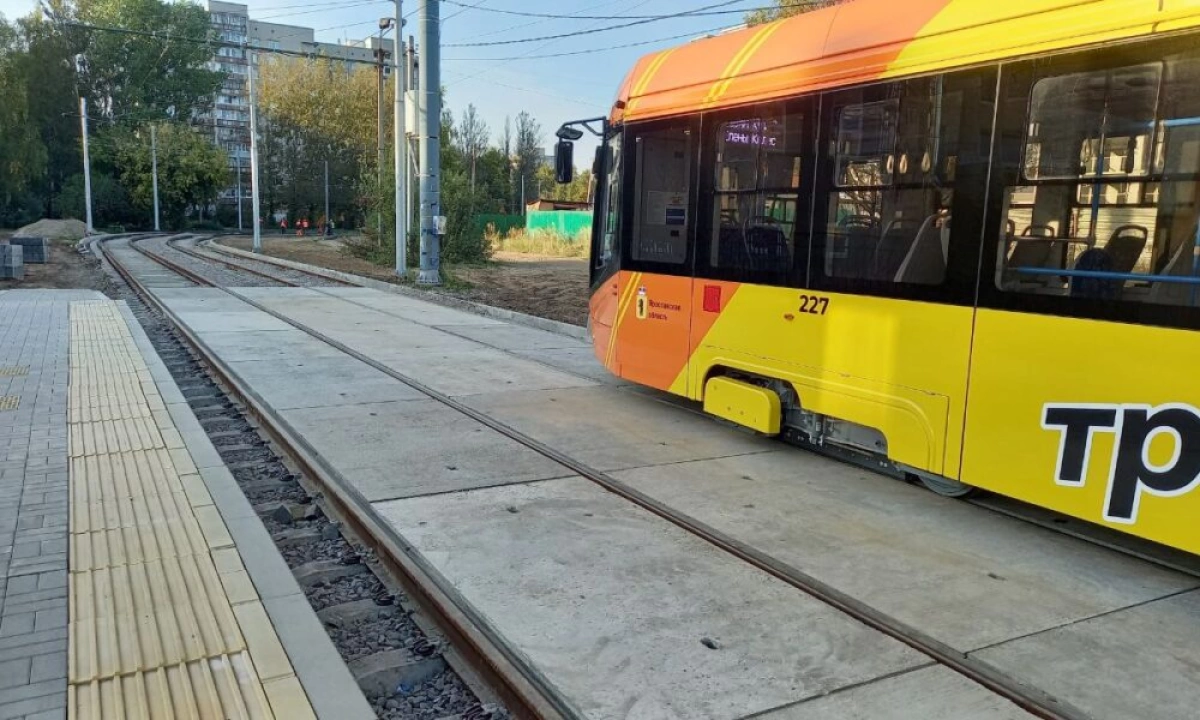 Новые трамвайные пути в Брагино закроют бетонными плитами Новые трамвайные пути в Брагино закроют бетонными плитами