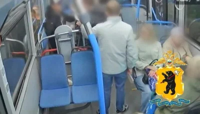 В Ярославле пассажир автобуса достал нож во время конфликта с подростком