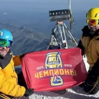 Флаг ярославского &laquo;Локомотива&raquo; развернули на вершине Эльбруса