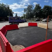 В Ярославле заделали провал, в который чуть не провалился автомобиль