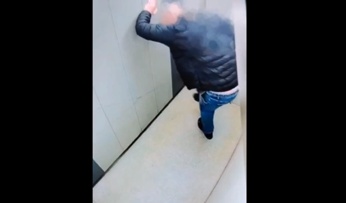 В Ярославле полиция ищет &laquo;бойца с тенью&raquo;, обмочившегося в подъезде