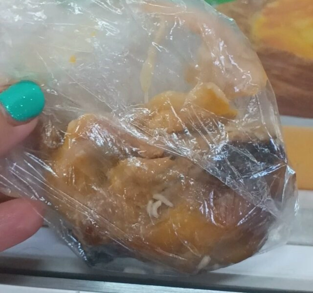 Купившая курицу с опарышами ярославна обратилась в полицию Купившая курицу с опарышами ярославна обратилась в полицию