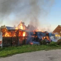 Пожарные спасли от огня дома в переславском селе