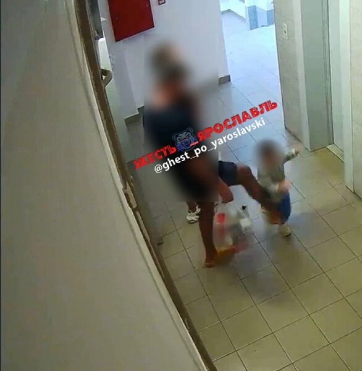 «Пнул малыша в живот»: в Ярославле полиция проводит проверку видео из соцсетей «Пнул малыша в живот»: в Ярославле полиция проводит проверку видео из соцсетей