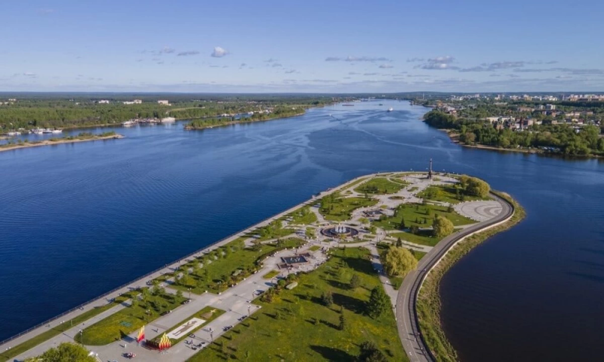 Гости Ярославля просят установить памятник «Большой перемене» на Стрелке Гости Ярославля просят установить памятник «Большой перемене» на Стрелке