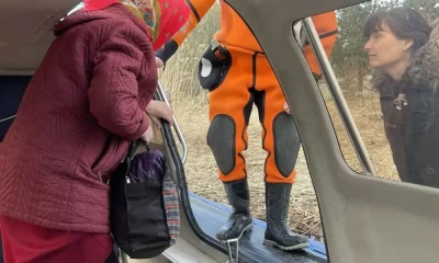 В Ярославской области с острова эвакуировали пожилую женщину