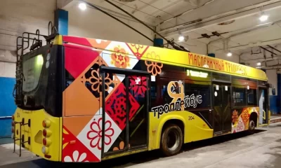 В Ярославле вышел на маршрут масленичный троллейбус