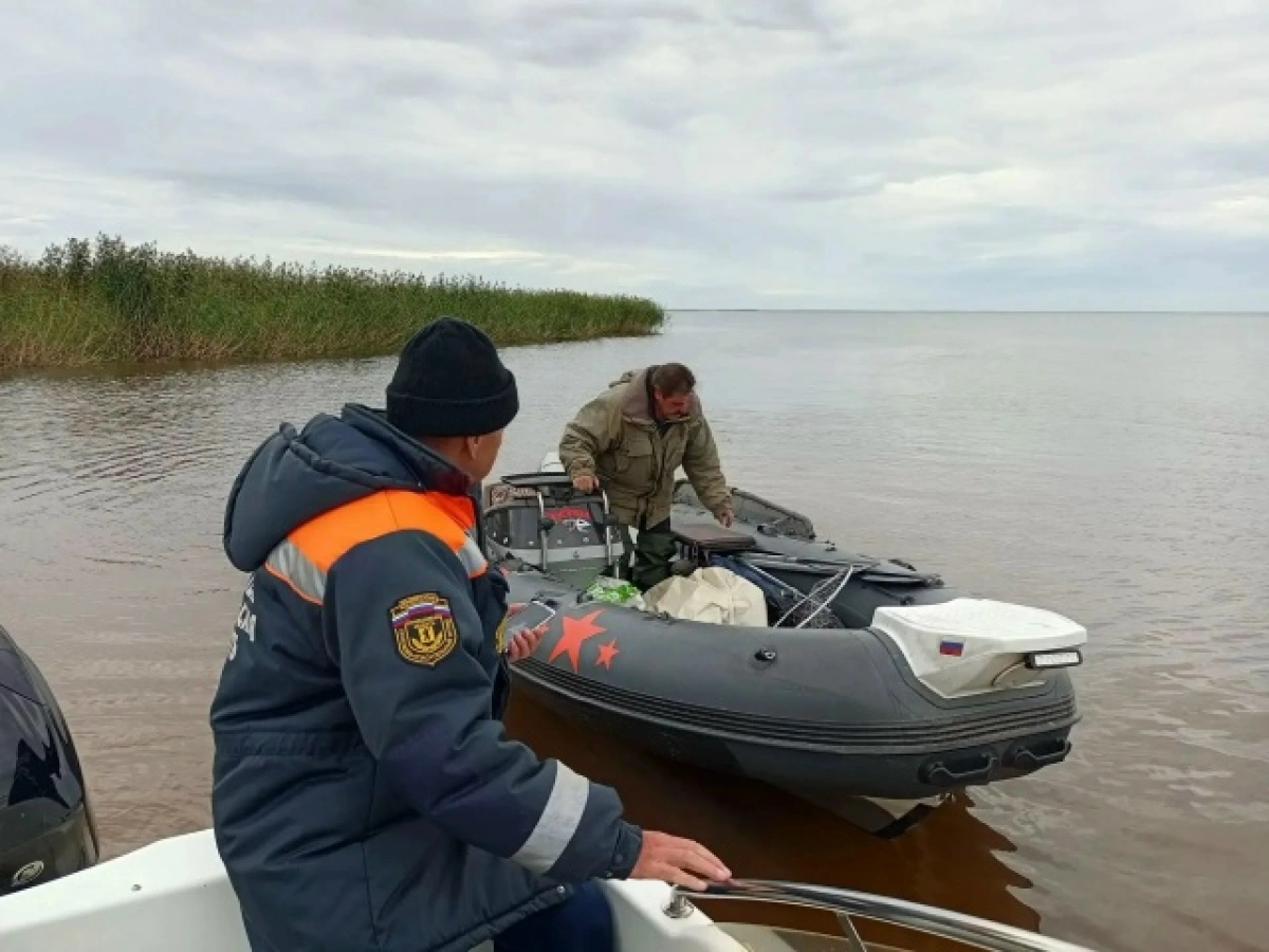 Ярославские спасатели двое суток искали рыбака на Рыбинском море Ярославские спасатели двое суток искали рыбака на Рыбинском море