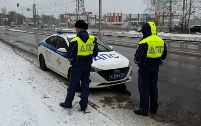 Бумажный сверток: водитель без прав пытался дать взятку сотруднику ДПС