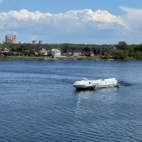 В Ярославской области на середине Волги спасли выпавшего из лодки мужчину