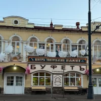 В Ярославской области обсуждают развешенные на фасаде здания пельмени