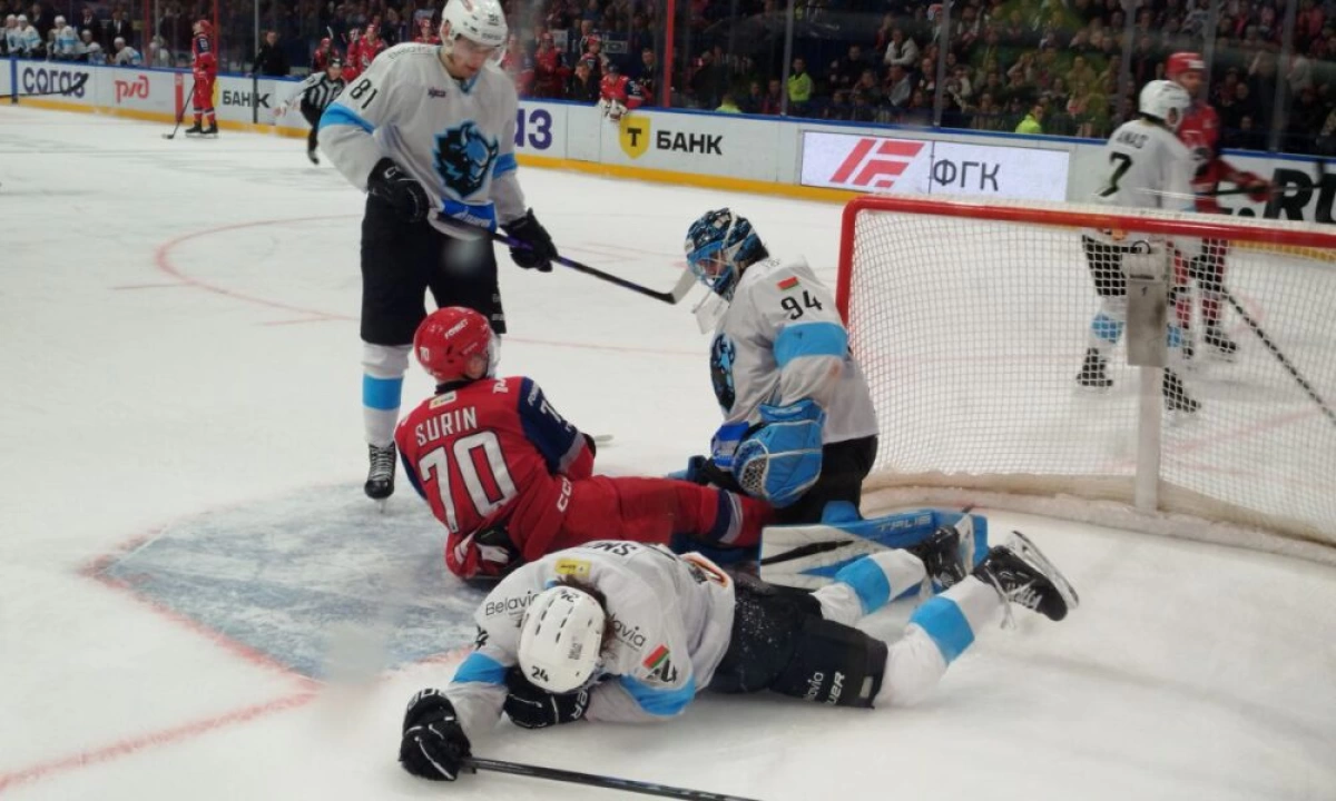 «Локомотив» на последней минуте вырвал победу у минского «Динамо» «Локомотив» на последней минуте вырвал победу у минского «Динамо»