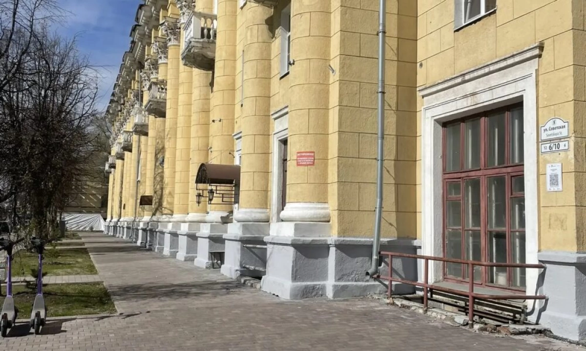 В Ярославле ко Дню города Управдом Кировского района ремонтирует фасады В Ярославле ко Дню города Управдом Кировского района ремонтирует фасады