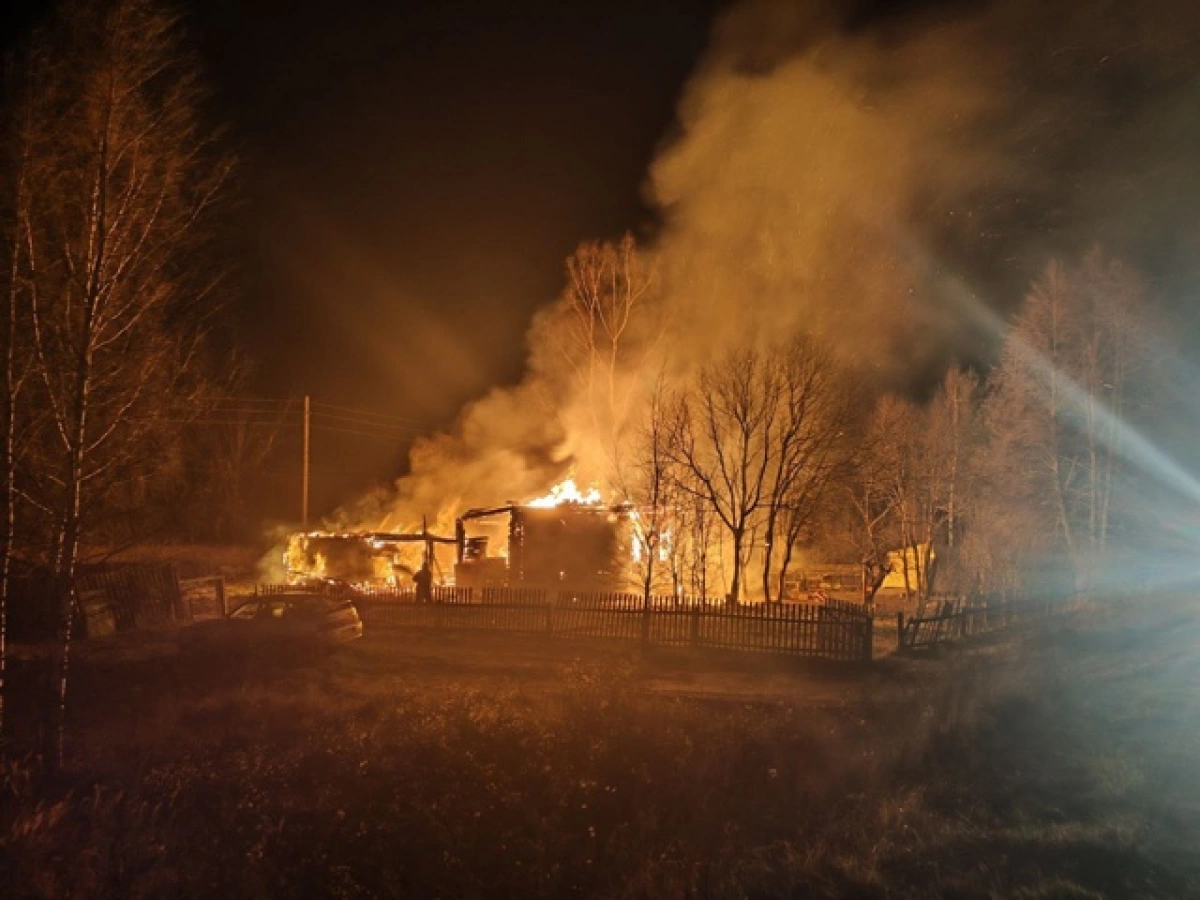 В Ярославской области сгорел дом многодетной мамы В Ярославской области сгорел дом многодетной мамы