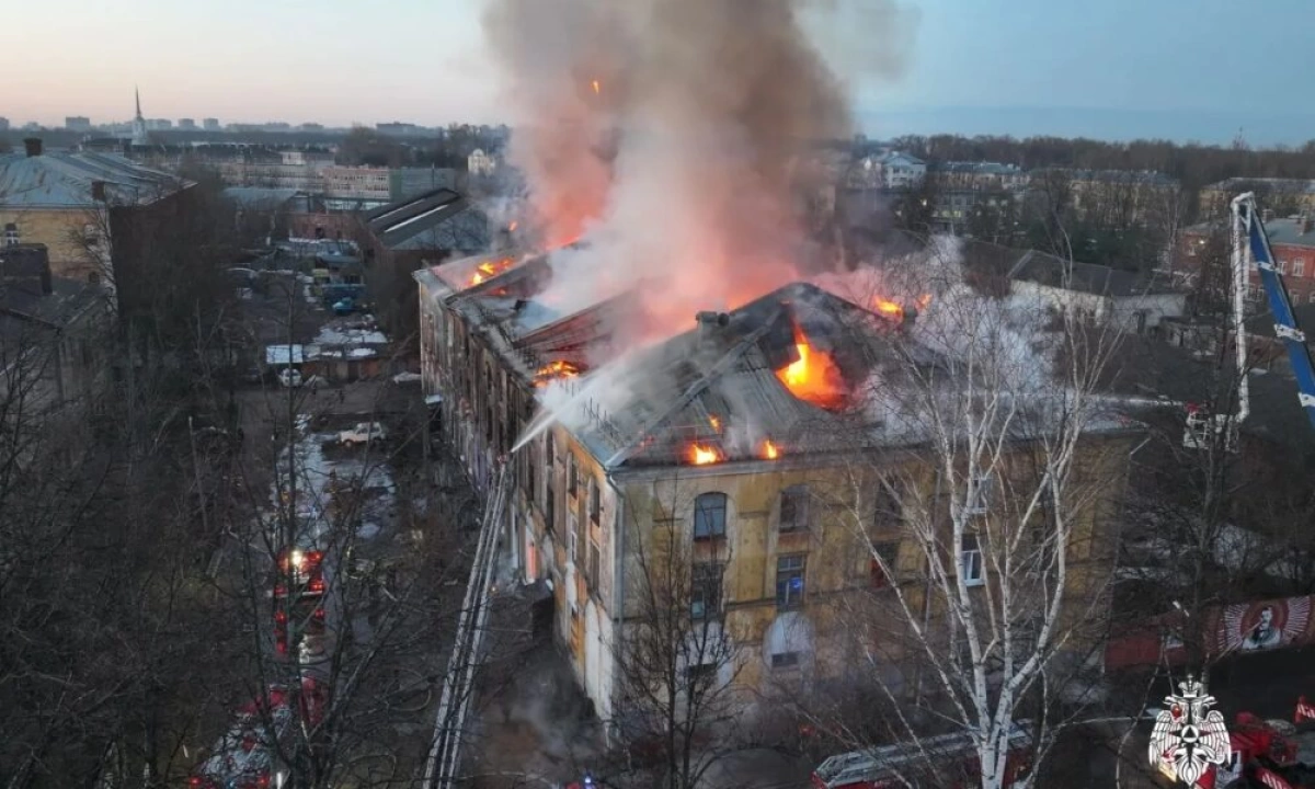 «Столб дыма над Перекопом»: 68 человек спасли из горящего дома в Ярославле «Столб дыма над Перекопом»: 68 человек спасли из горящего дома в Ярославле
