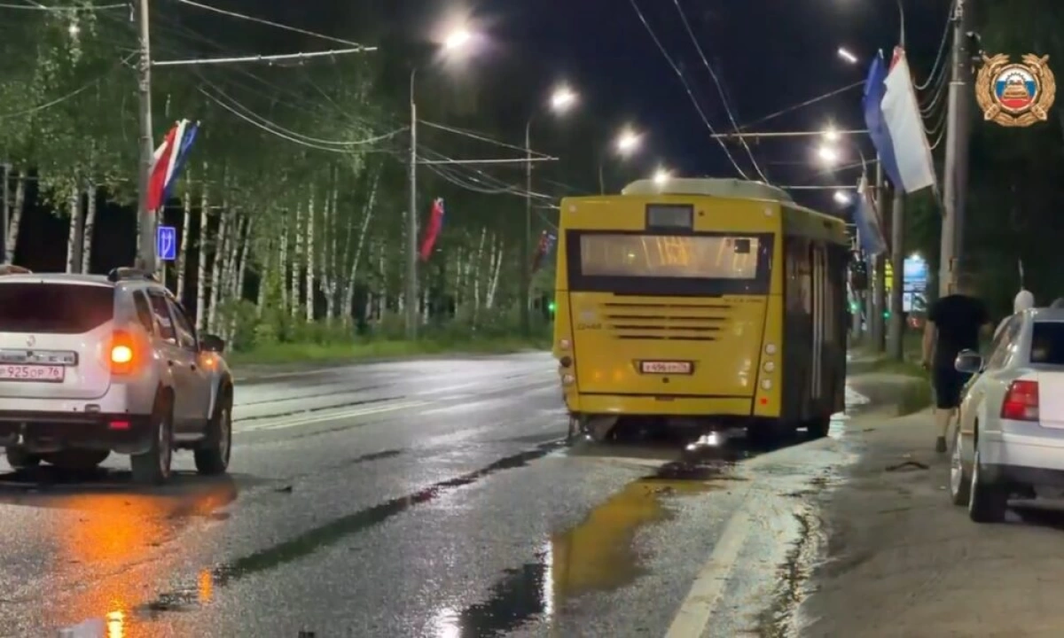 «Вырвало колесо»: в Ярославле в массовом ДТП с автобусом пострадал водитель иномарки «Вырвало колесо»: в Ярославле в массовом ДТП с автобусом пострадал водитель иномарки