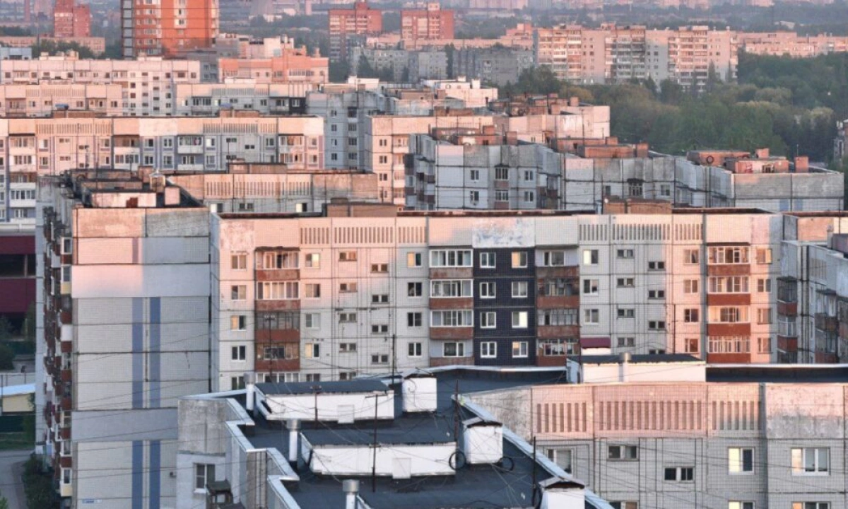 В Ярославле жильцов квартиры обязали снести пристроенную лоджию В Ярославле жильцов квартиры обязали снести пристроенную лоджию