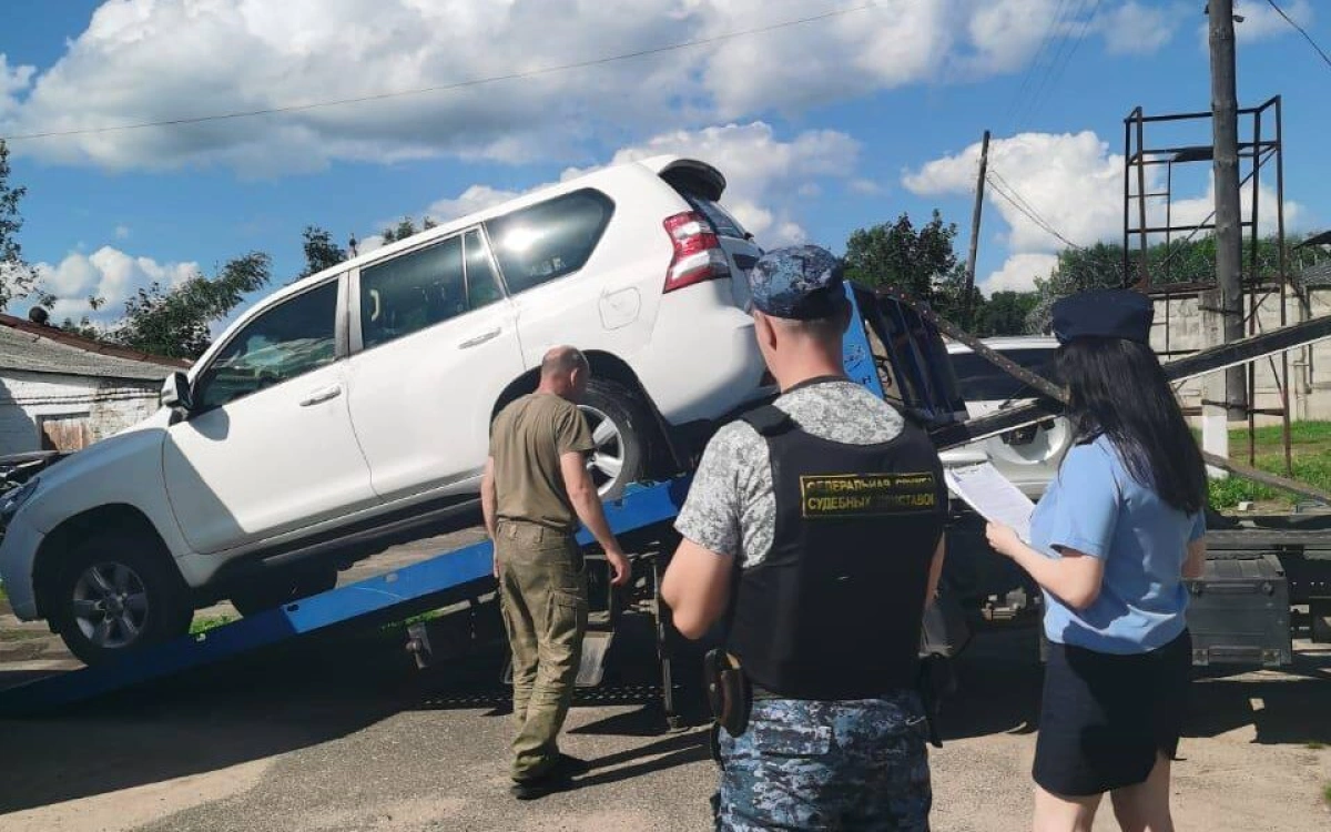 Шесть дорогих автомобилей, изъятых у ярославцев, отправлены на СВО Шесть дорогих автомобилей, изъятых у ярославцев, отправлены на СВО