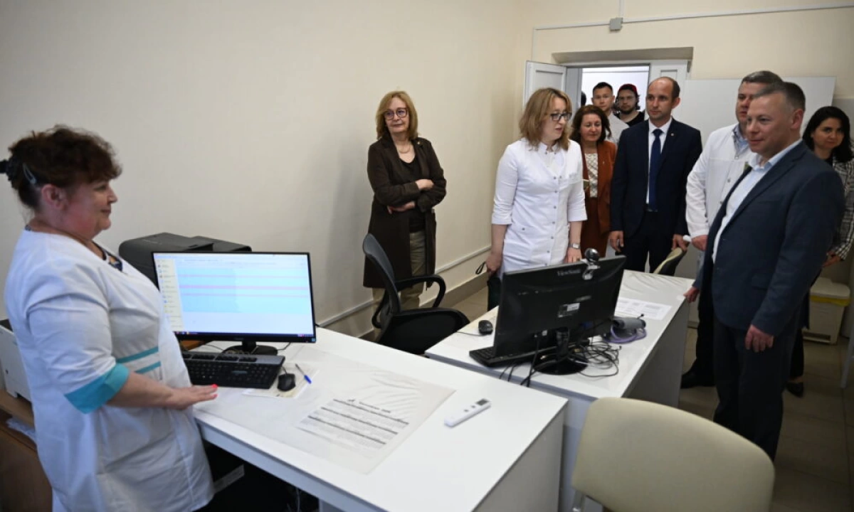 Ярославский губернатор похвалил условия в большесельской поликлинике Ярославский губернатор похвалил условия в большесельской поликлинике