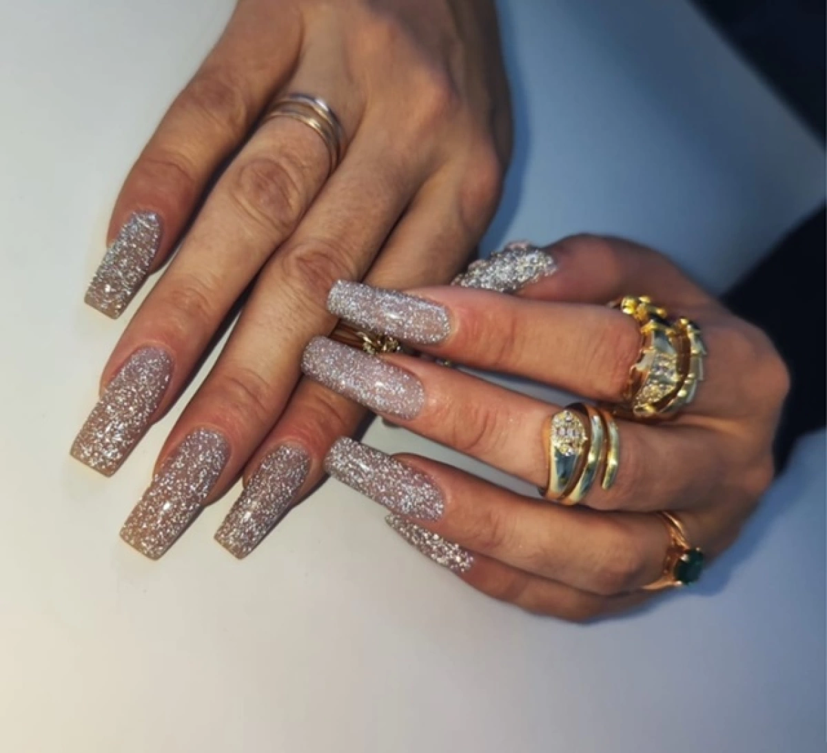 Мастер маникюра из Ярославля сделал «умные ногти» своей супруге Мастер маникюра из Ярославля сделал «умные ногти» своей супруге