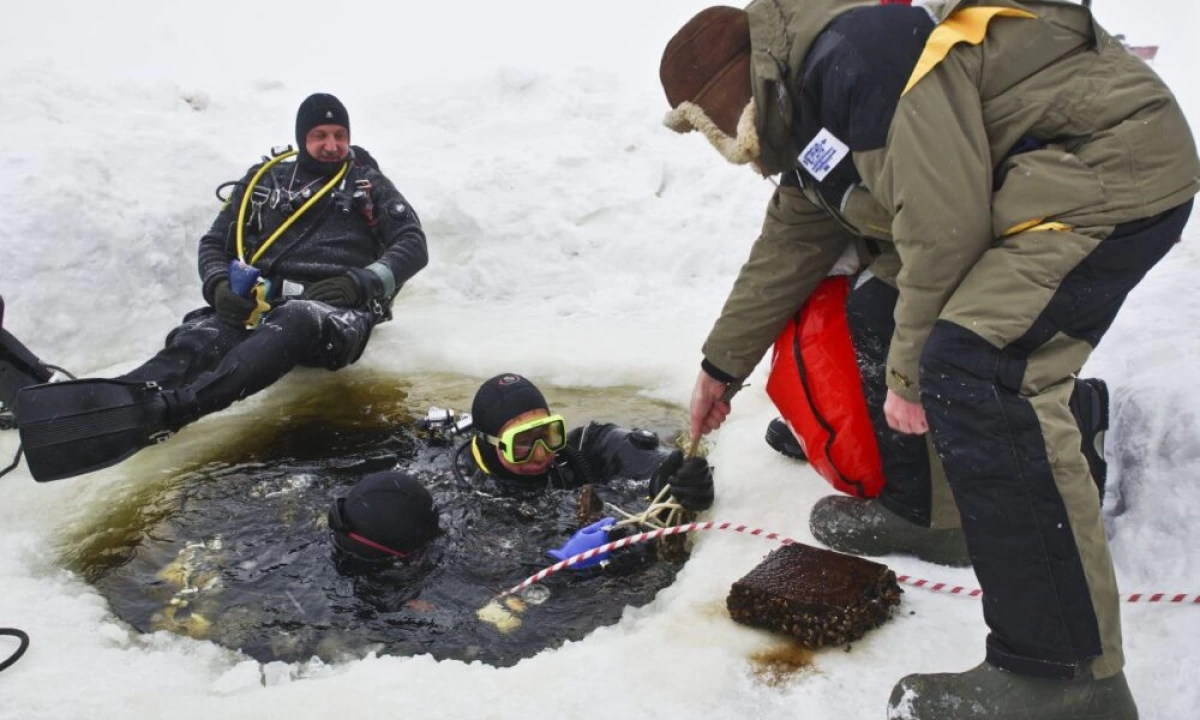 На Рыбинском море дайверы совершат подледные погружения к затопленной усадьбе На Рыбинском море дайверы совершат подледные погружения к затопленной усадьбе