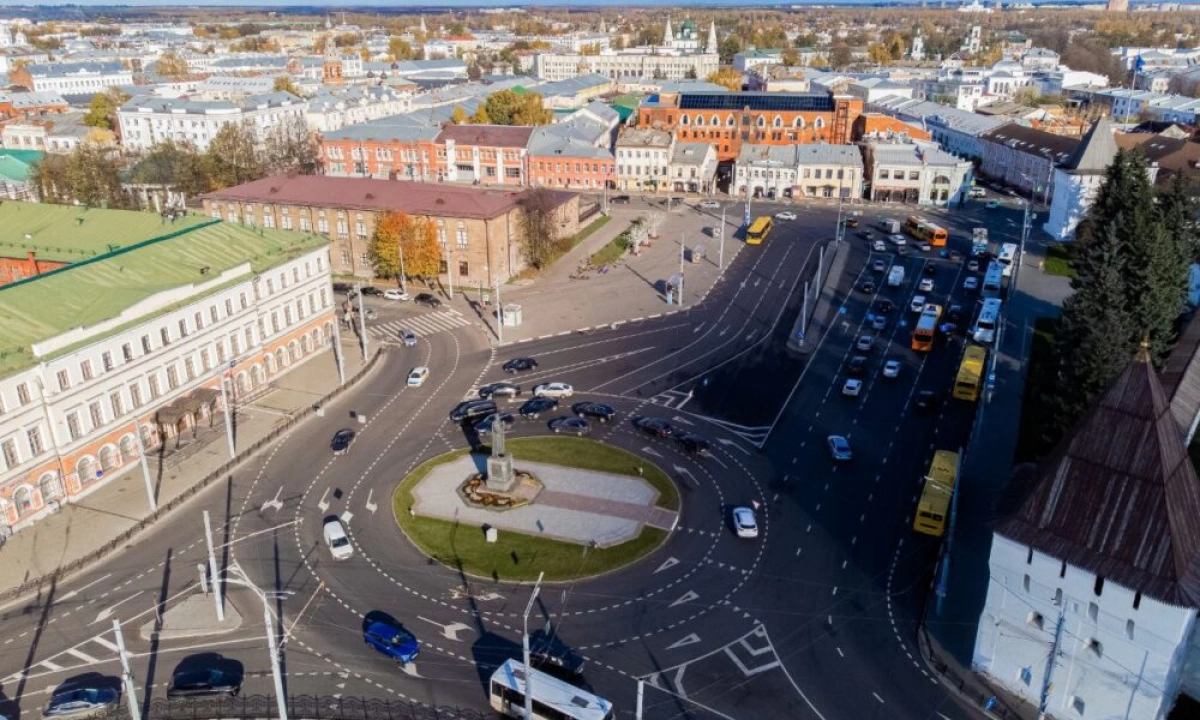 Работающие в центре ярославцы встревожены обустройством платных парковок Работающие в центре ярославцы встревожены обустройством платных парковок