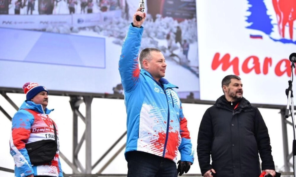 Михаил Евраев дал старт главной гонке XIX Ростех Деминского лыжного марафона Михаил Евраев дал старт главной гонке XIX Ростех Деминского лыжного марафона