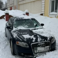 Гости Рыбинска рассказали о пострадавшем от схода снега автомобиле