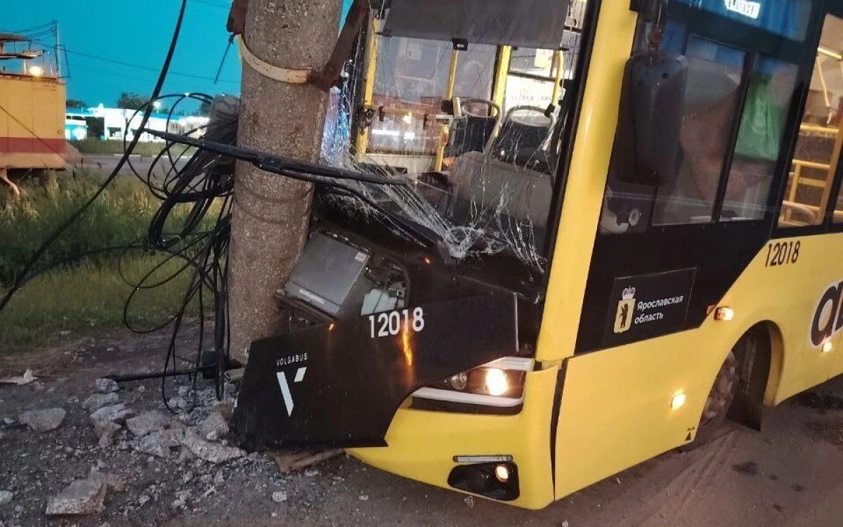 Пассажирка врезавшегося в столб «Яавтобуса» отсудила 100 тысяч рублей Пассажирка врезавшегося в столб «Яавтобуса» отсудила 100 тысяч рублей