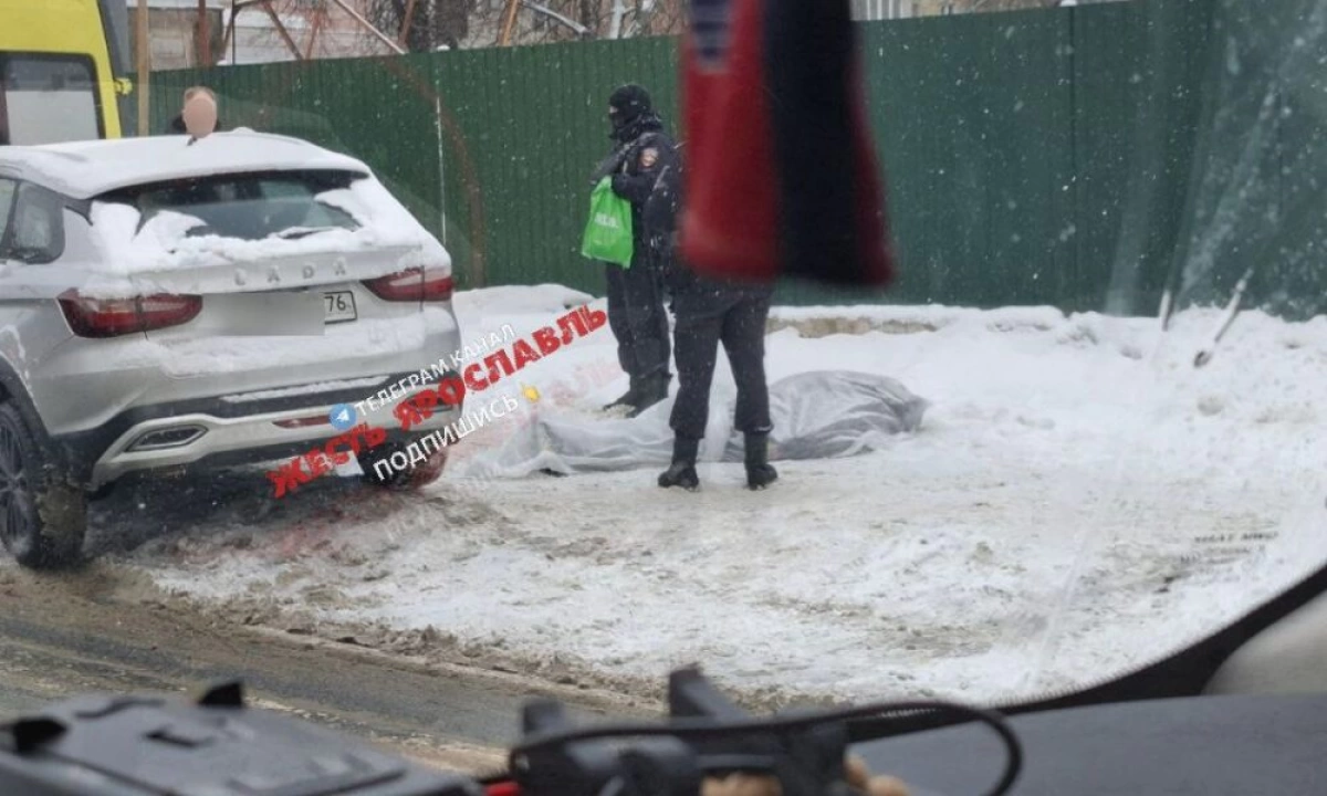 В Ярославле напротив &laquo;серого дома&raquo; умер пожилой мужчина