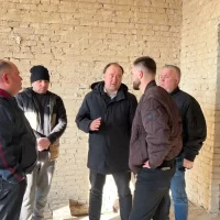 В Ярославле ход капитального ремонта школы № 8 на улице Бахвалова оценила выездная комиссия